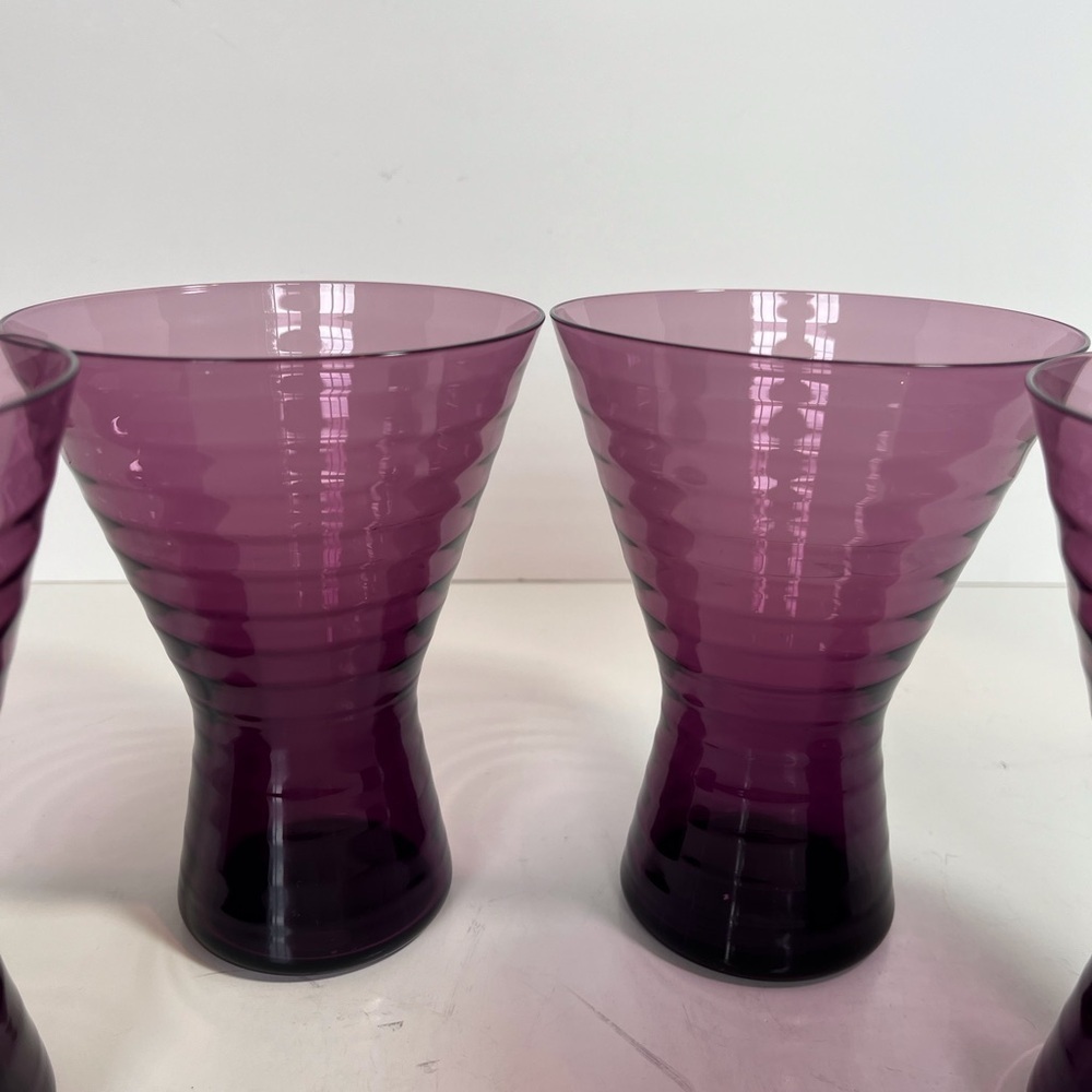 Set of 4 Amethyst Glasses with Embossed Cylindrical Lines - Picture 4 of 8